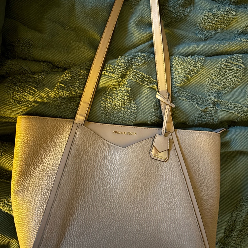 Michael kors gray tote excellent used condition